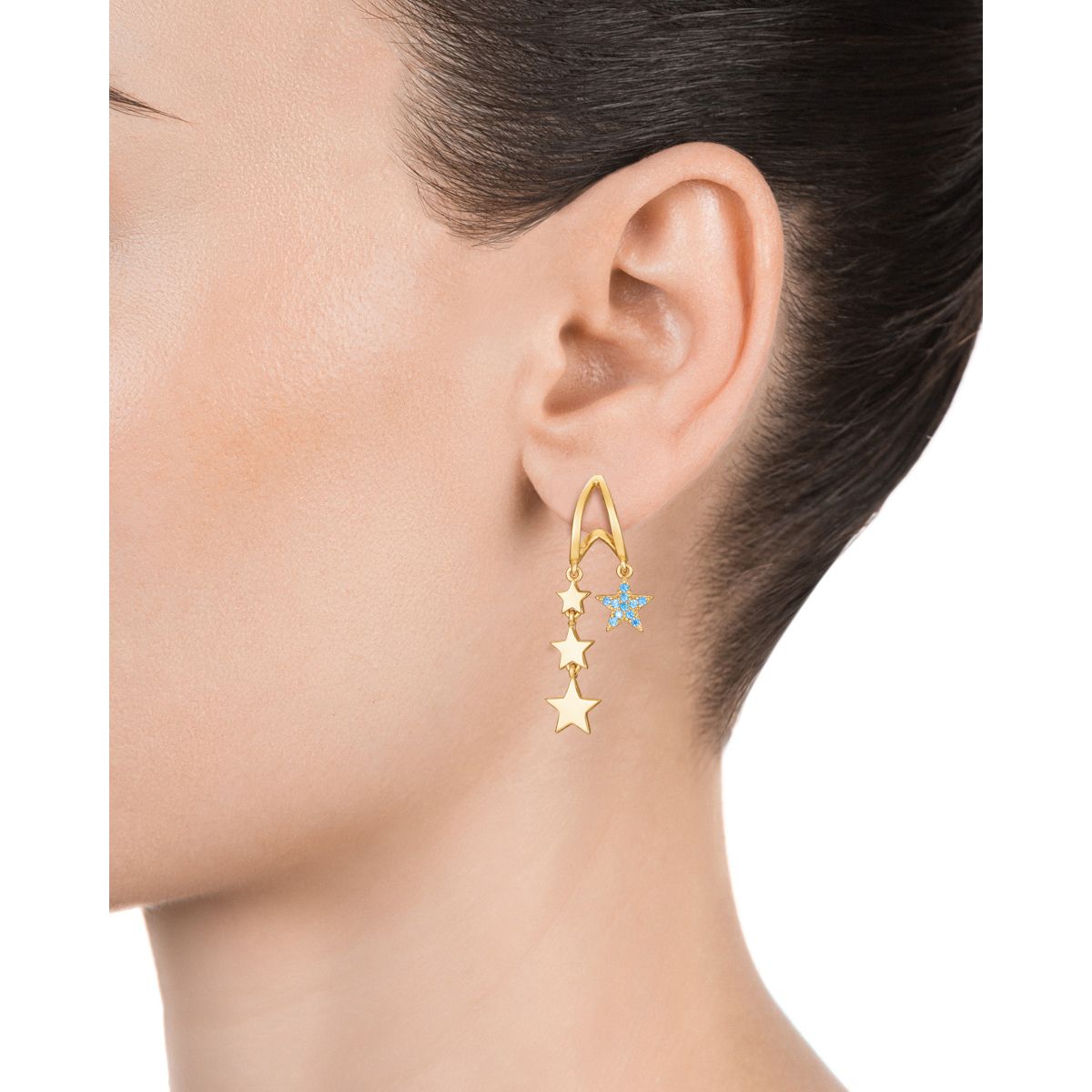 Woman wearing VICEROY JEWELS Mod. 13076E100-39 earrings with star design in yellow gold, ideal for ladies with quartz analog water resistance.