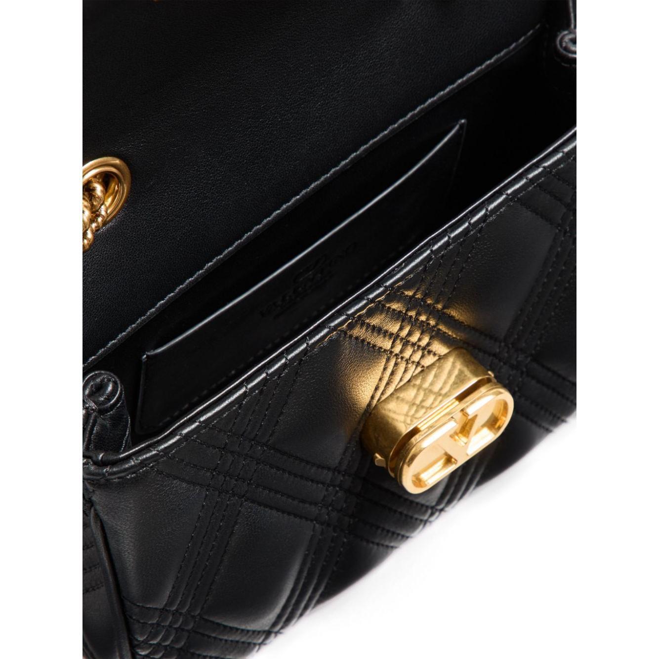 Front view with bag zipped and handles upright.