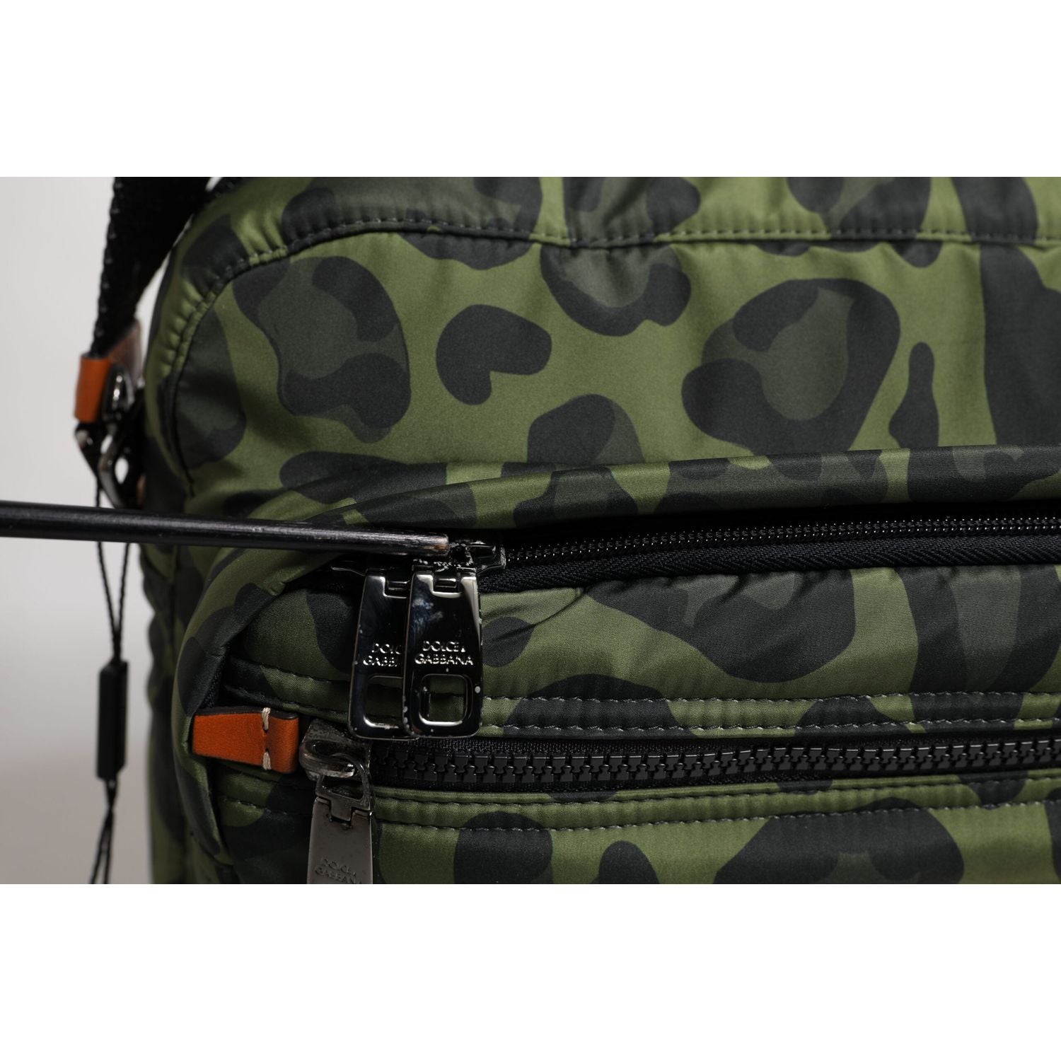 Front view with bag zipped and handles upright.