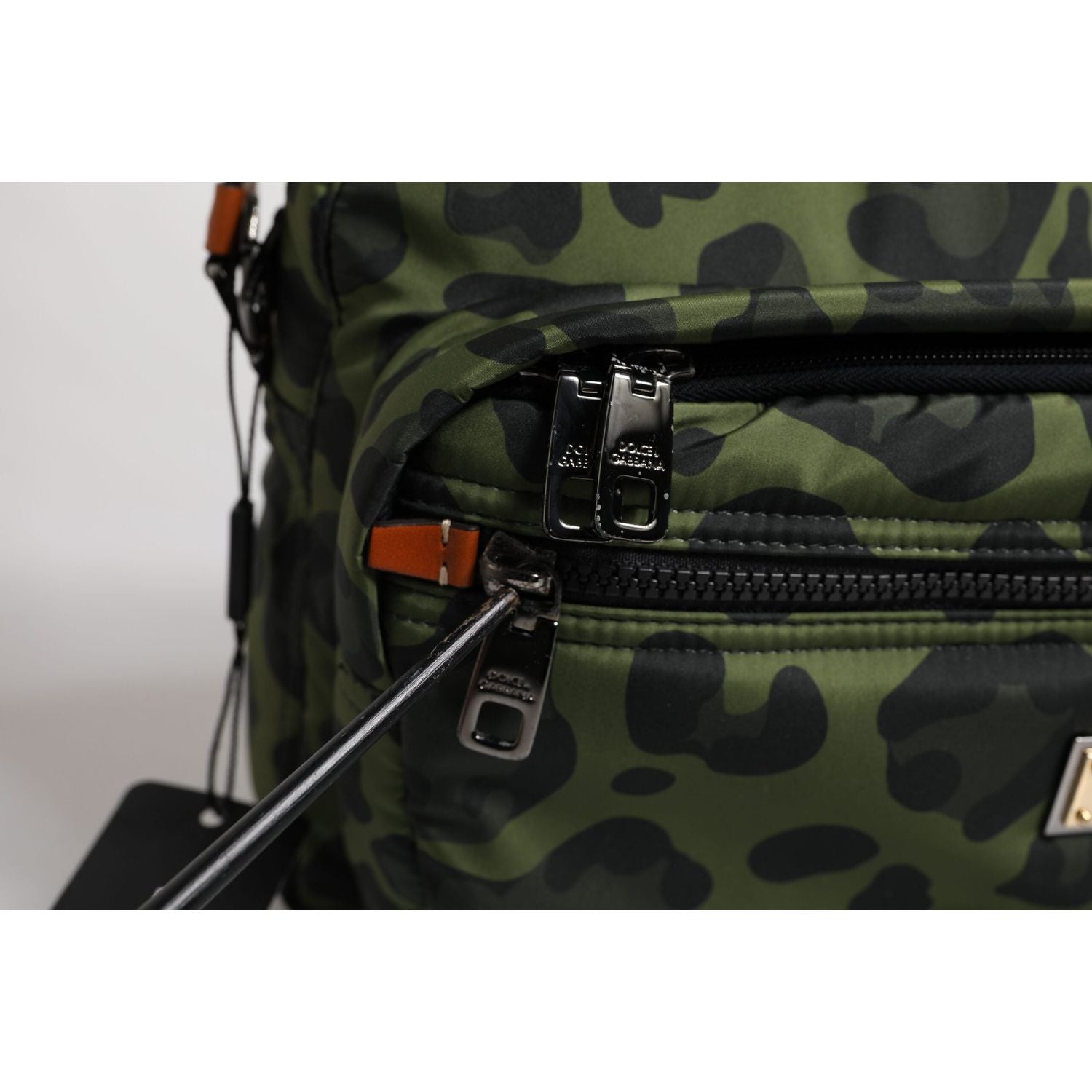 Front view with bag zipped and handles upright.