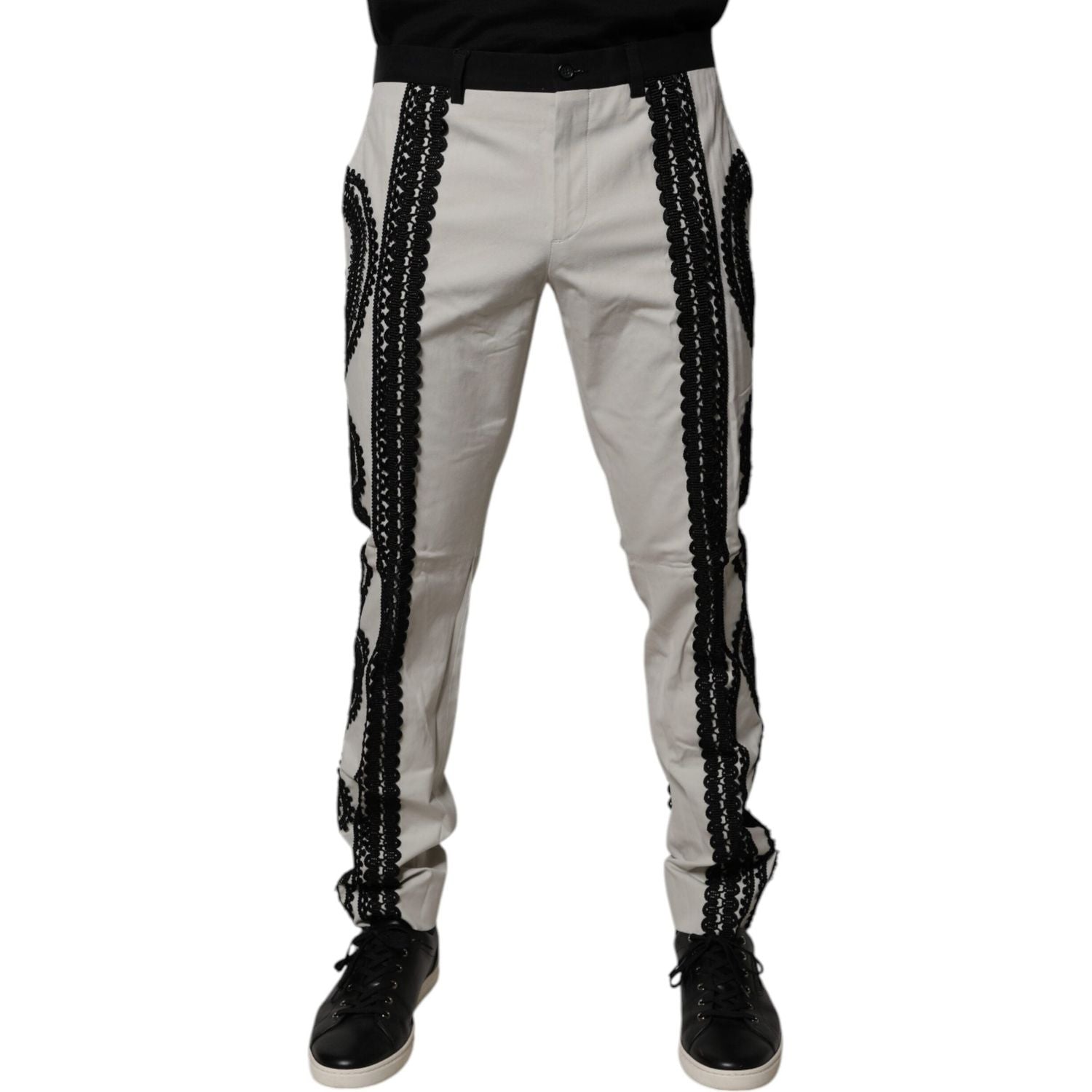 Front view with bag zipped and handles upright.