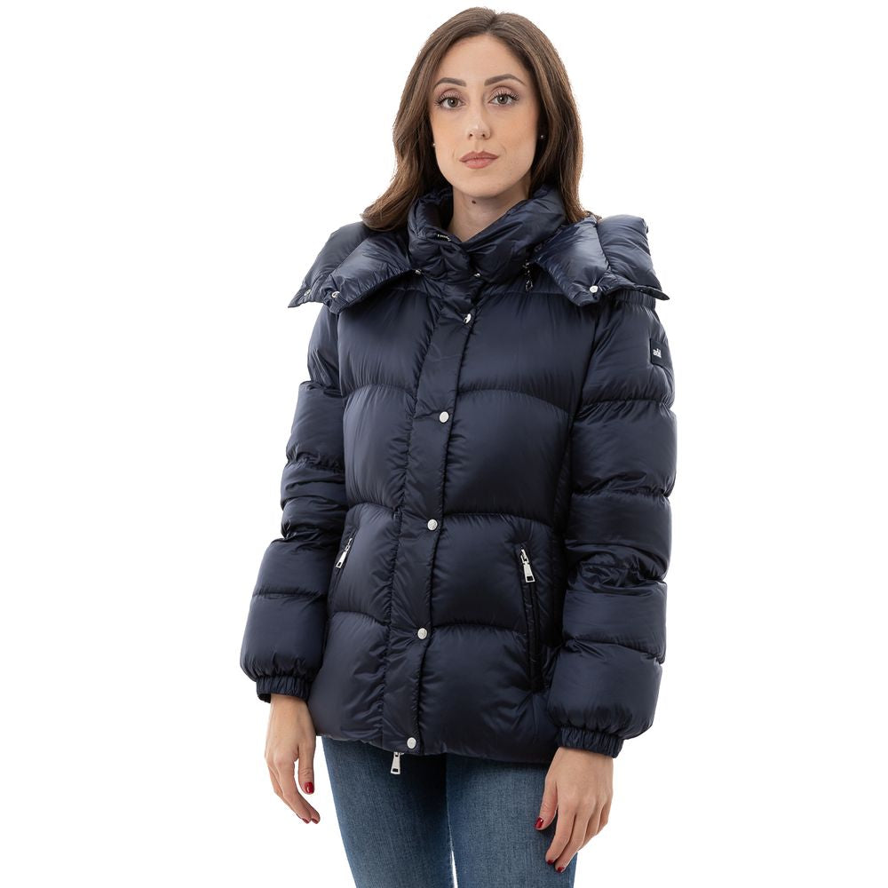 Front view with bag zipped and handles upright.