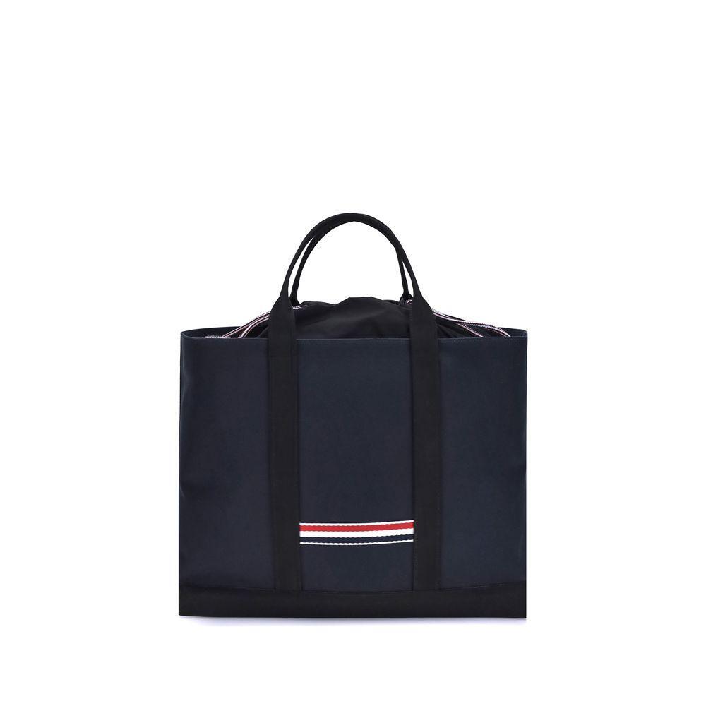 Front view with bag zipped and handles upright.