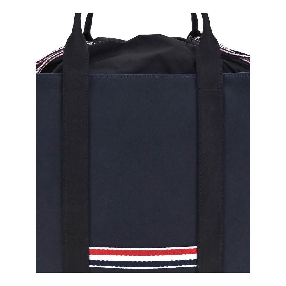 Front view with bag zipped and handles upright.