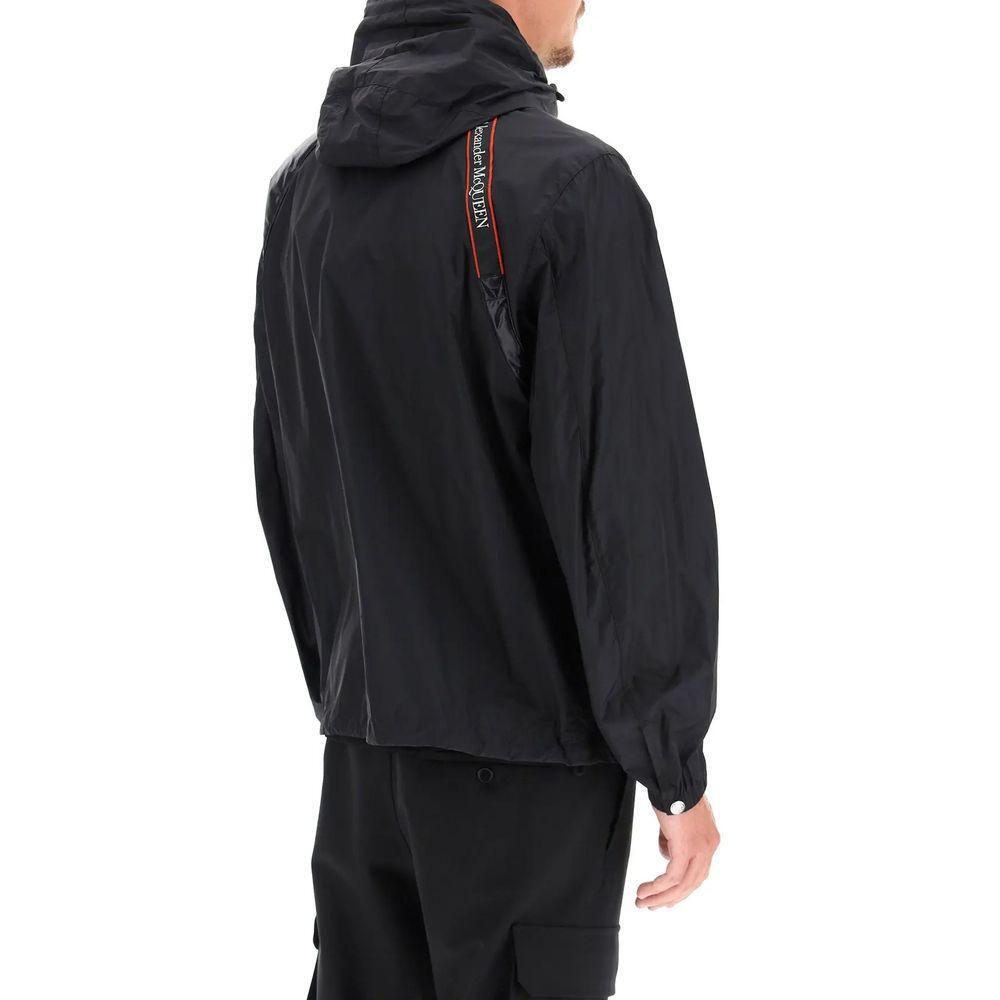 Front view with bag zipped and handles upright.