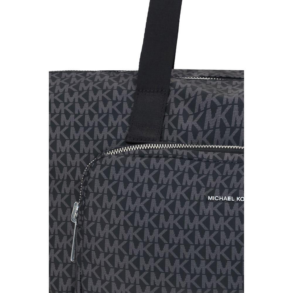 Front view with bag zipped and handles upright.