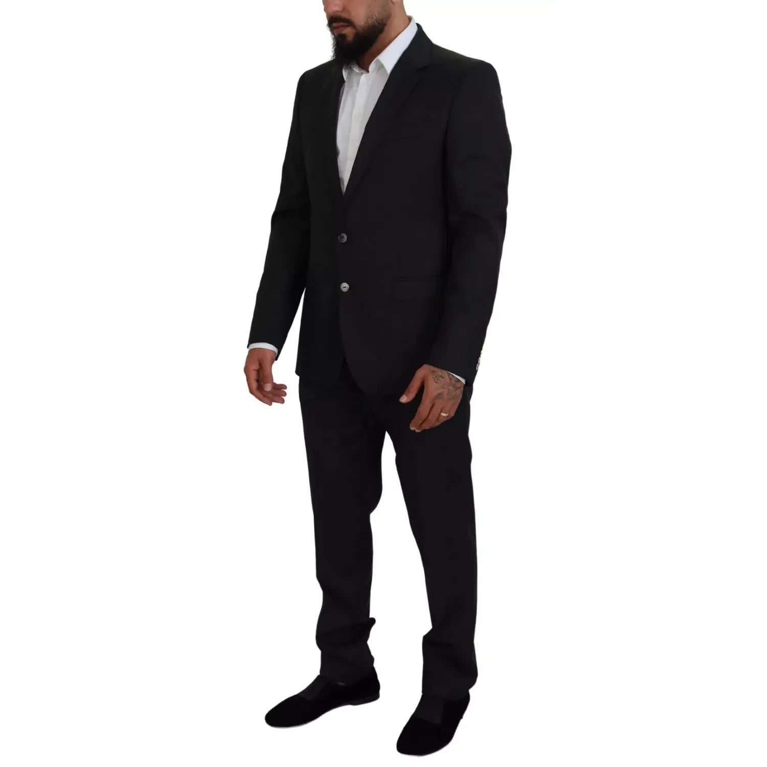 Front view with bag zipped and handles upright.