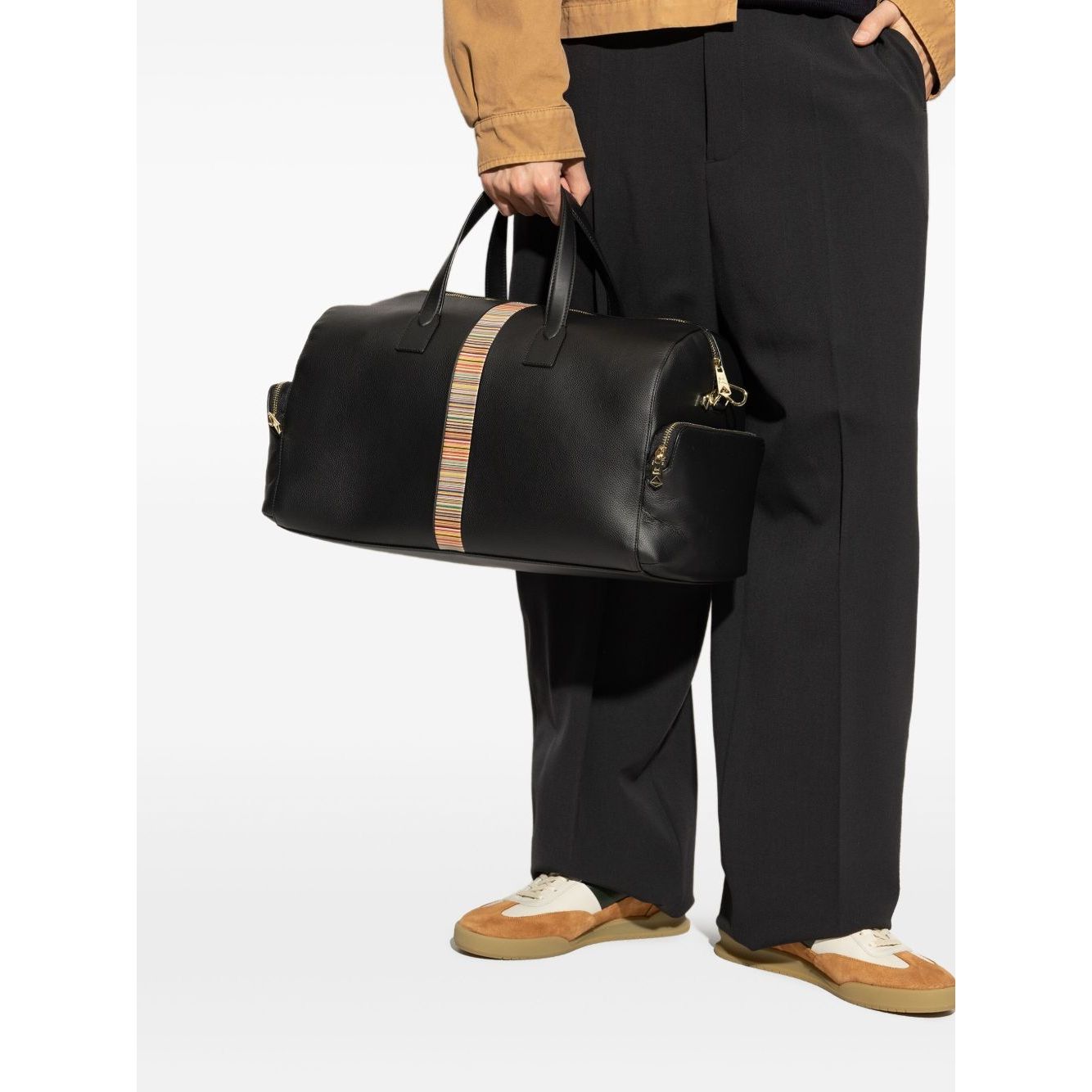 Front view with bag zipped and handles upright.