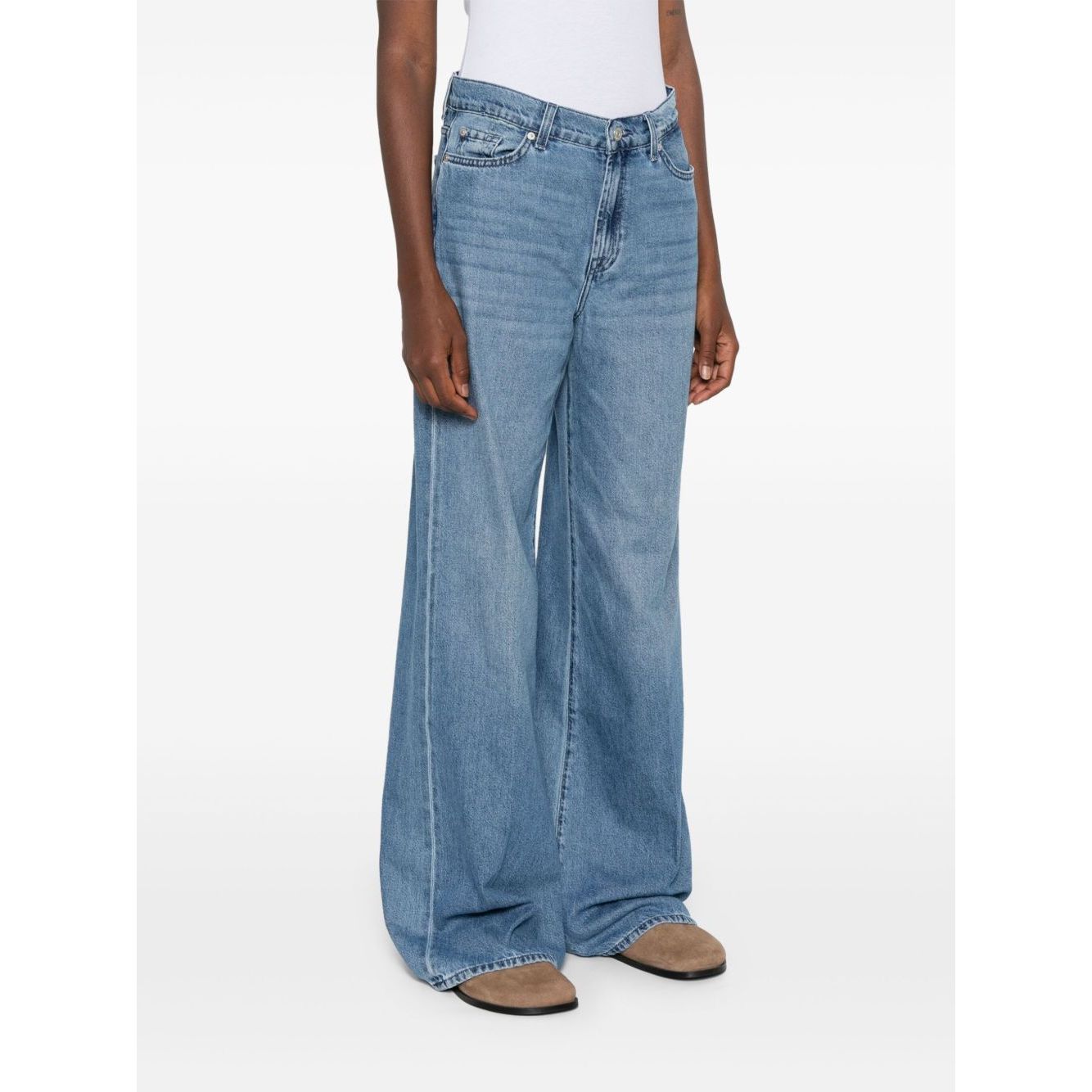 Seven Jeans Blue Lotta wide-leg denim jeans with light blue color, classic five pockets, and logo patch.